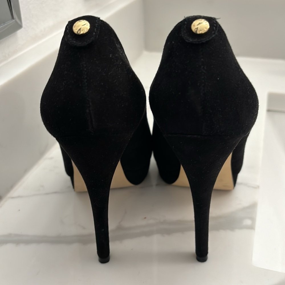 NWOT Michael Kors black suede 5” classic heel Never worn! Size 7 - Picture 6 of 11